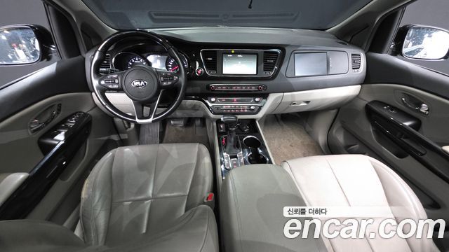 Kia Carnival — interior