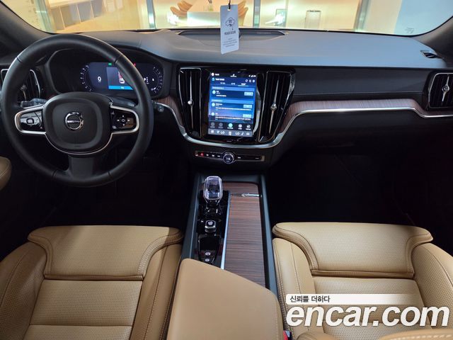 Volvo V60 — interior