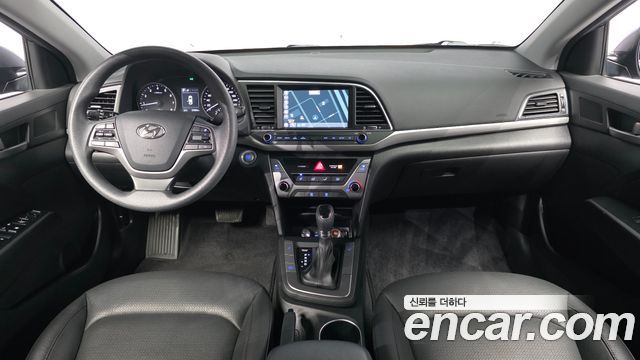 Hyundai Avante — interior