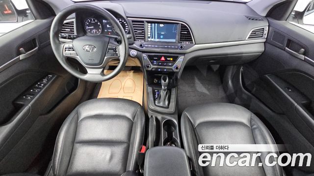Hyundai Avante — interior