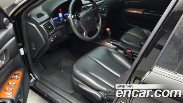 Kia Lotze — interior