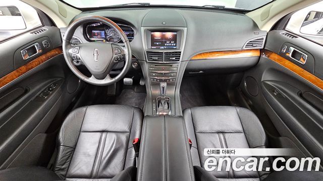 Lincoln MKT — interior