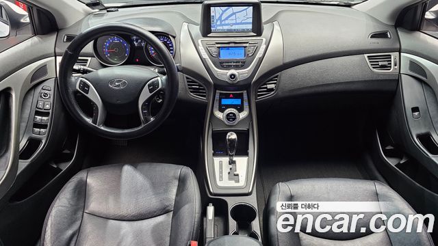 Hyundai Avante — interior