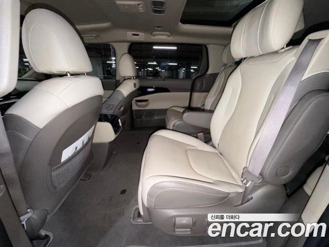 Kia Carnival — interior