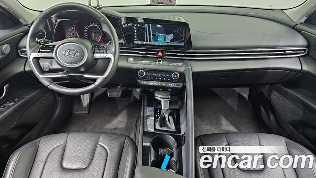 Hyundai Avante — interior