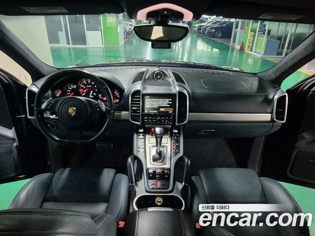 Porsche Cayenne — interior