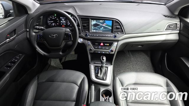 Hyundai Avante — interior