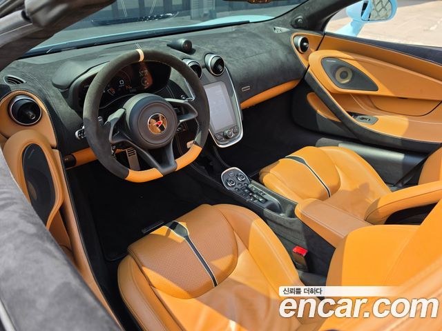McLaren 570S — interior