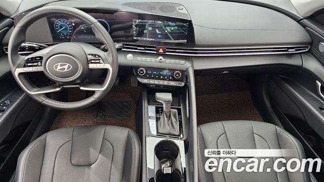 Hyundai Avante — interior