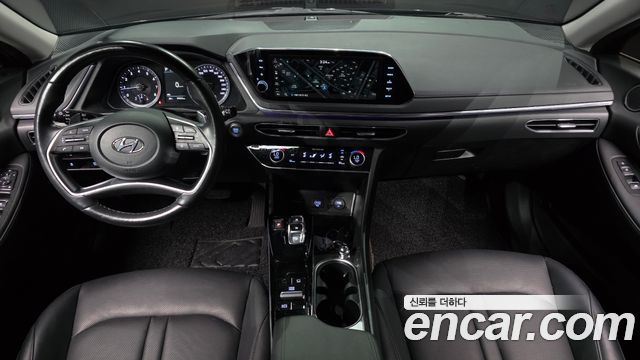 Hyundai Sonata — interior