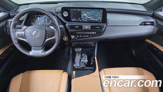 Lexus ES — interior