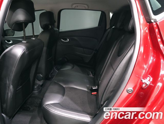 Renault Korea Clio — interior