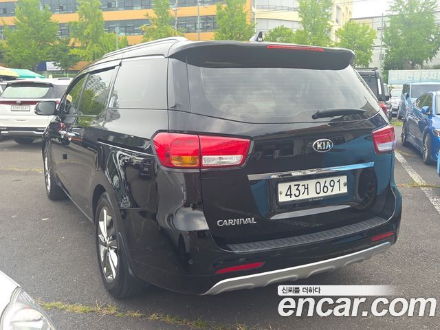Kia Carnival — interior