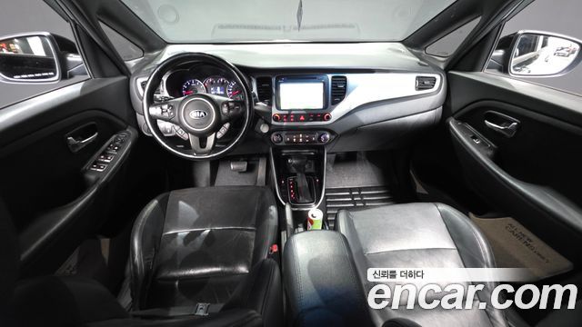 Kia Carens — interior