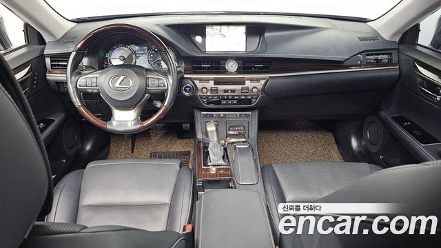 Lexus ES — interior