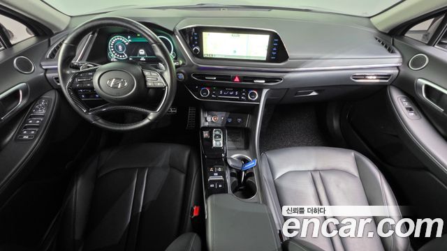 Hyundai Sonata — interior