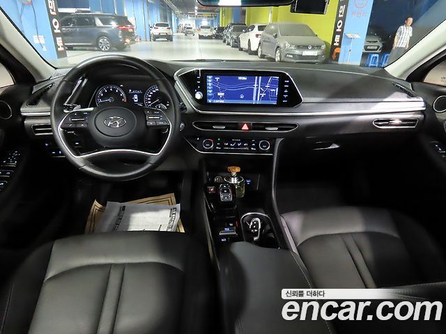 Hyundai Sonata — interior