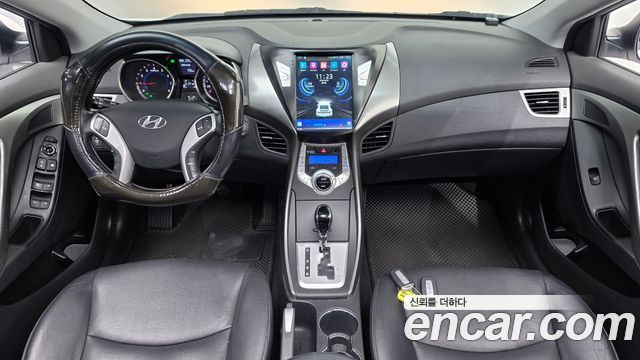 Hyundai Avante — interior