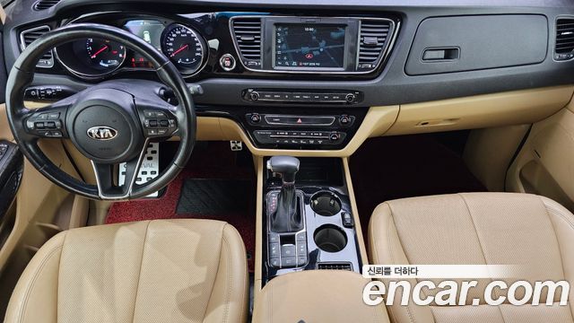 Kia Carnival — interior