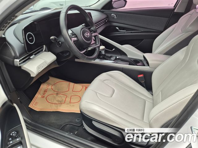 Hyundai Avante — interior