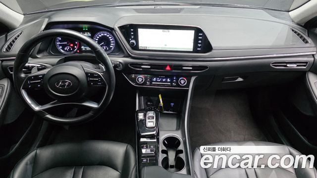 Hyundai Sonata — interior