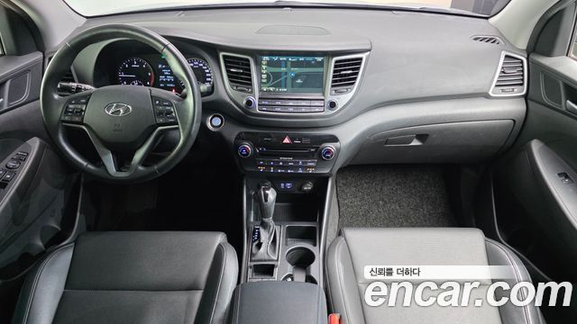 Hyundai Tucson — interior