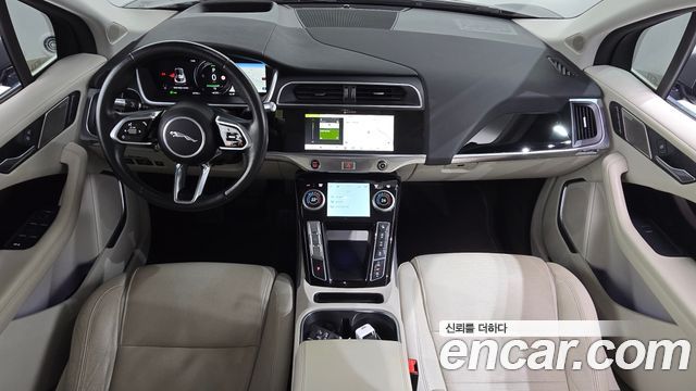 Jaguar I-Pace — interior