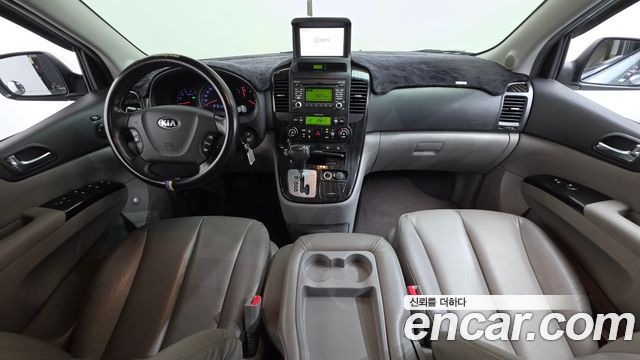 Kia Carnival — interior