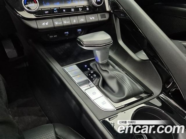 Hyundai Avante — interior