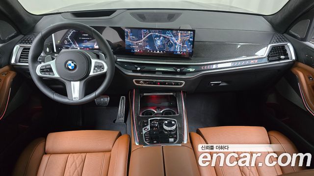 BMW X7 — interior
