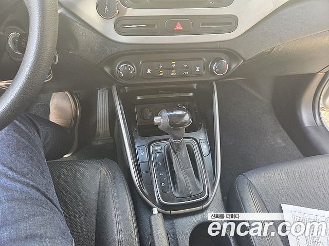 Kia Carens — interior