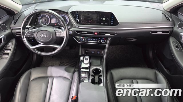 Hyundai Sonata — interior