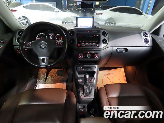 Volkswagen Tiguan — interior