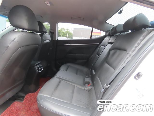 Hyundai Avante — interior