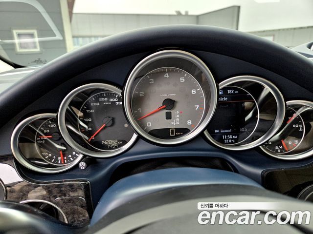 Porsche Panamera — interior