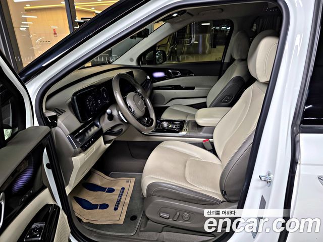 Kia Carnival — interior