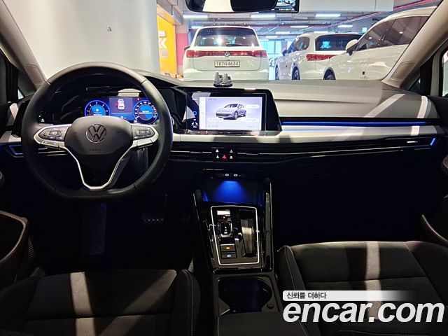Volkswagen Golf — interior