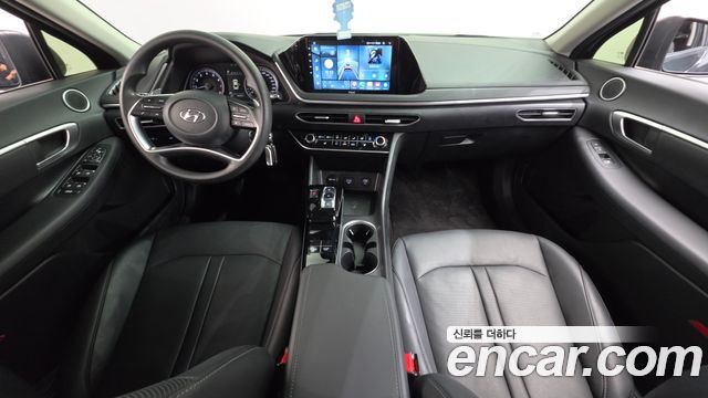 Hyundai Sonata — interior