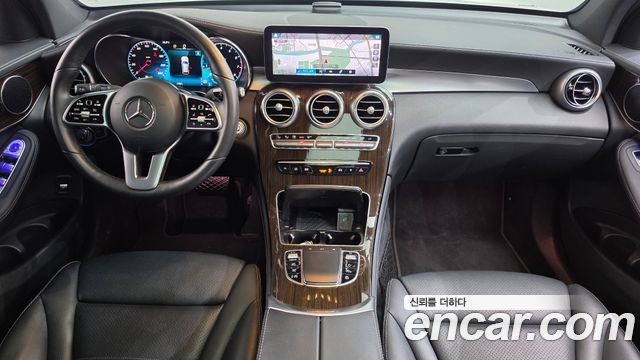 Mercedes-Benz GLC-Class — interior