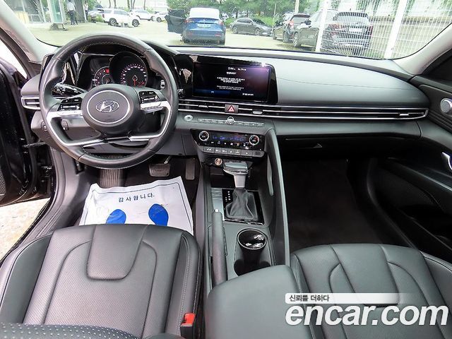 Hyundai Avante — interior