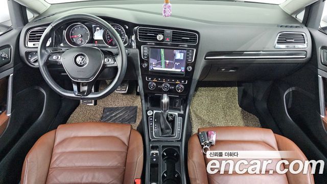 Volkswagen Golf — interior
