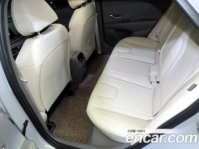Hyundai Avante — interior