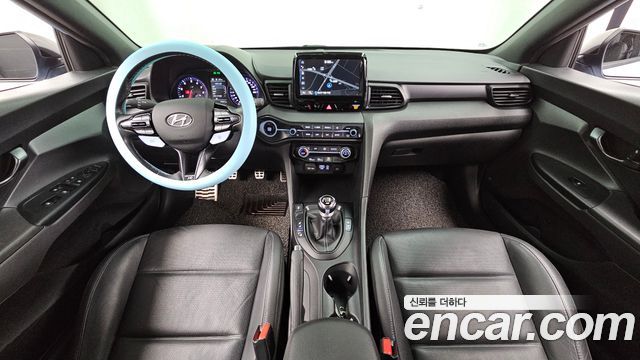 Hyundai Veloster — interior