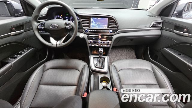 Hyundai Avante — interior