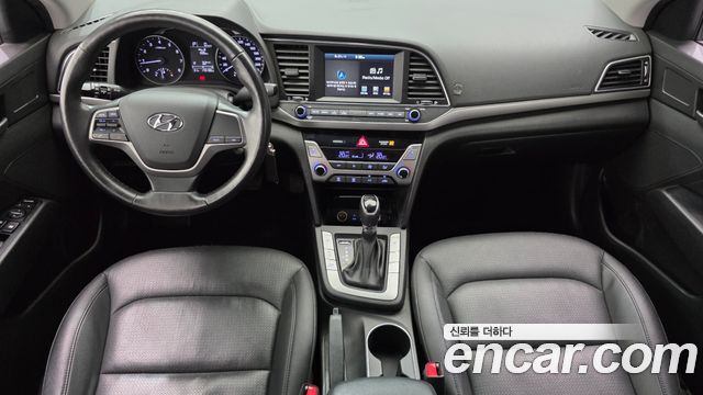 Hyundai Avante — interior