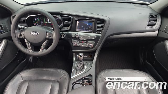 Kia K5 — interior