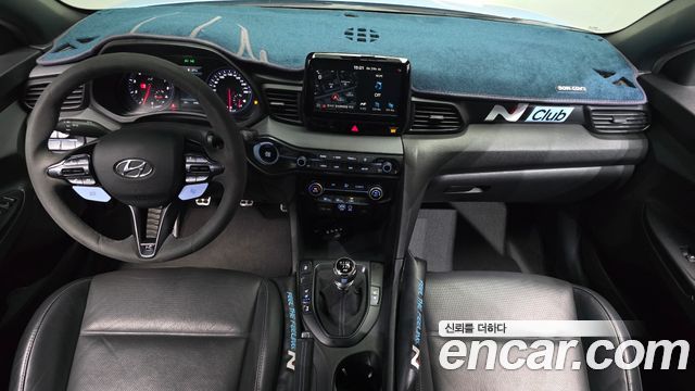 Hyundai Veloster — interior