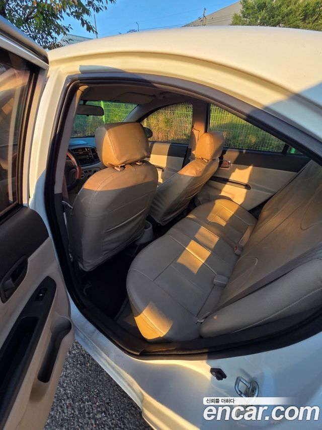 Hyundai Verna — interior