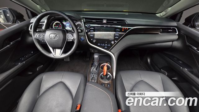 Toyota Camry — interior