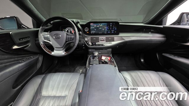 Lexus LS — interior